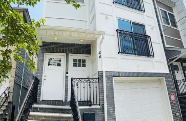 44 WAINWRIGHT ST UNIT 1