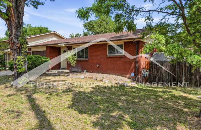 Spacious Duplex with Central AC and Washer/Dryer