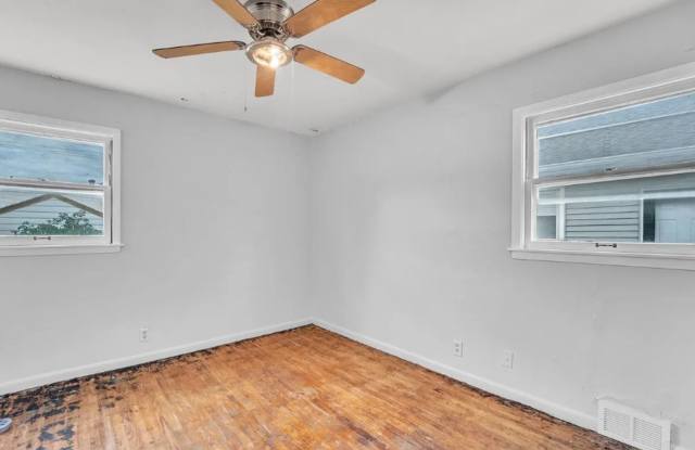 Charming Move-In Ready Home in a Quiet Milwaukee Neighborhood