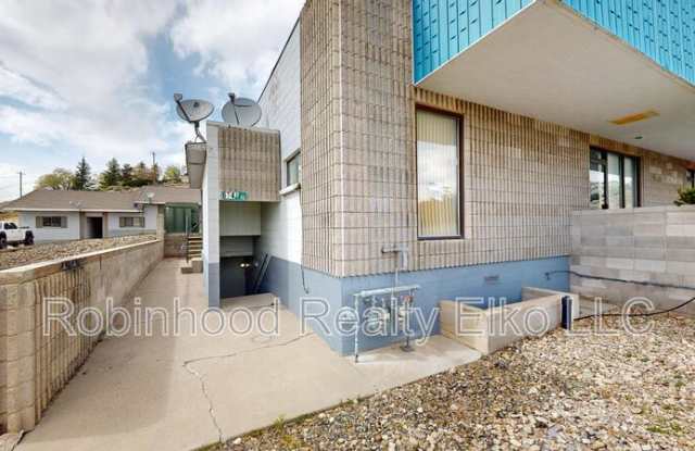 674 1/2 N. Cedar Street