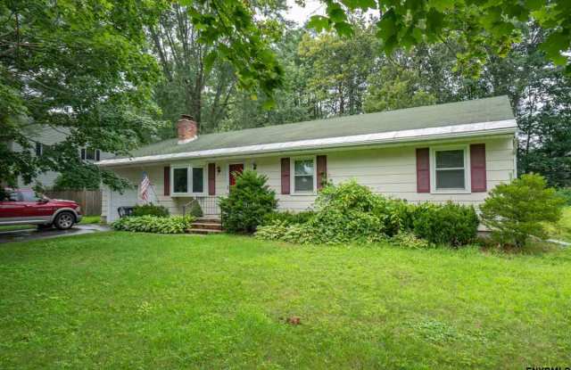 16 WALTER DR - 16 Walter Drive, Saratoga Springs, NY 12866