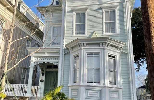 228 E Henry Street