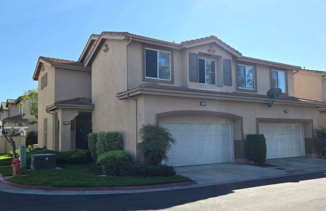 Orange 3 Bed, 2.5 Bath Townhouse for Lease - Cambridge Community