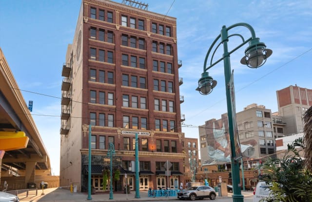 400 N Broadway - 400 North Broadway, Milwaukee, WI 53202