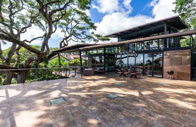 Tantalus Glass House: Modern Luxury with Stunning Honolulu Views  Lanai