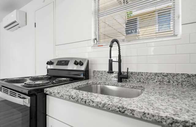 919 1/2 16th Ave N,