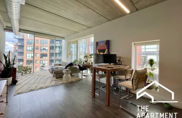 Photo of 1663 West Division Street