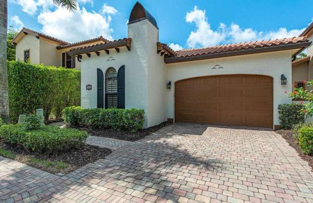 ***LOVELY HEATED POOL HOME WITH PLAYER'S CLUB TRANSFER IN LELY RESORT FOR ADDITIONAL FEE***
