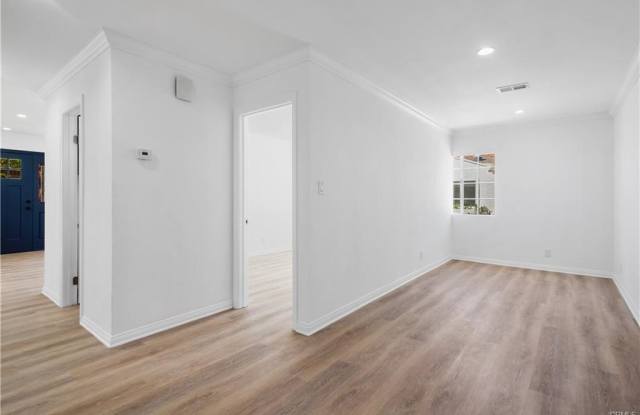 1933 Voorhees Avenue