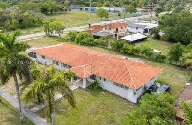 1895 NW 175th St