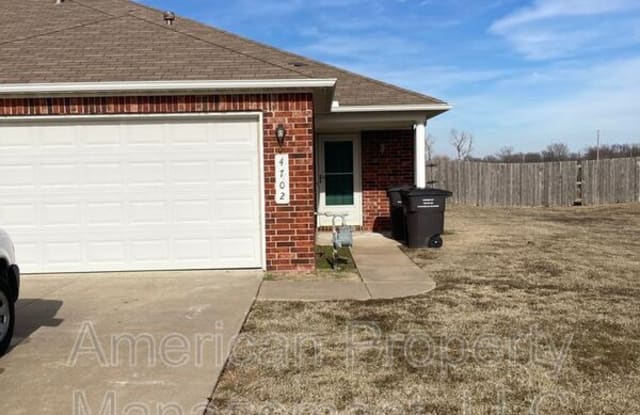 4702 NE Wisconsin St - 4702 Northeast Wisconsin Street, Bartlesville, OK 74006