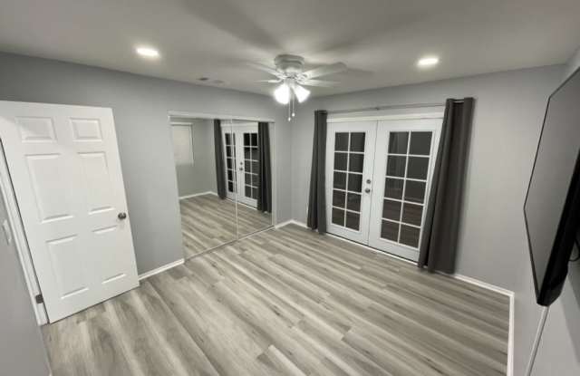 Photo of 469 W 2nd St