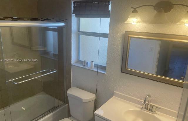 8500 Sunrise Lakes Blvd