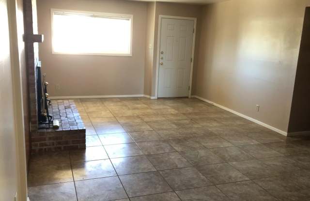 5800 BOBWHITE Avenue