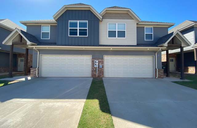 3 Bedroom 2 Bath 2 Car Garage Duplex ***Edmond