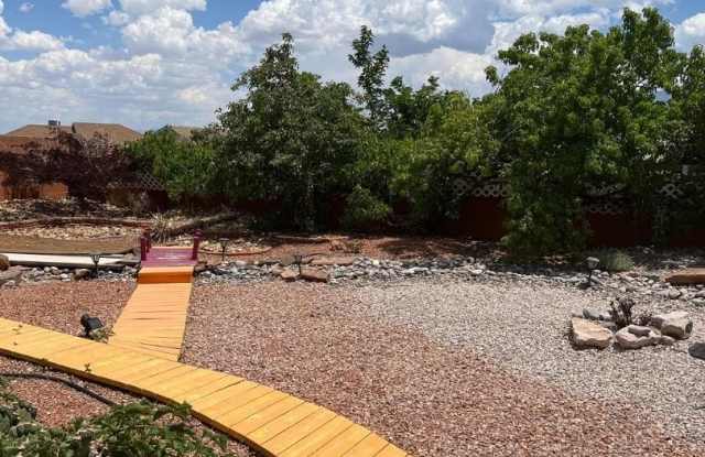 6916 Albany Hills Drive NE