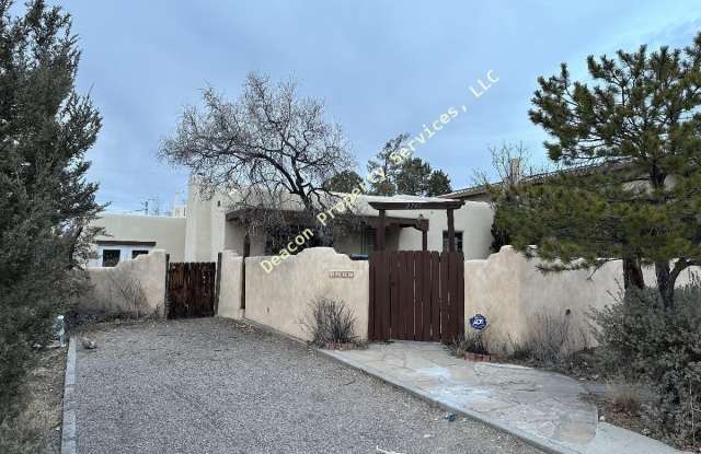 2747 Kathryn Avenue SE - 2747 Kathryn Avenue Southeast, Albuquerque, NM 87106