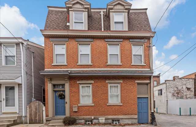 Beautiful 5 Bedroom in South Side