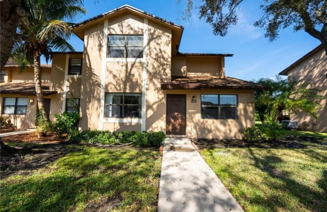 213 Lakeside Circle - 213 Lakeside Circle, Sunrise, FL 33326