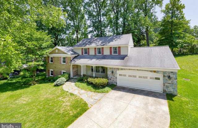 4 SUSSEX Court