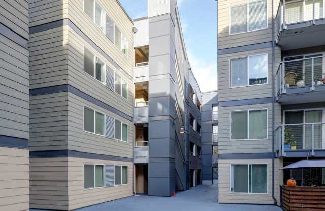 2 Bedroom/1 Bath Luxury Beacon Hill Condo, Perfect Location!!