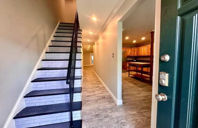 18085 OLDE PORT Lane