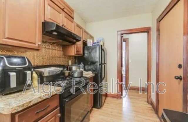 2646 Dupont Avenue North - 2