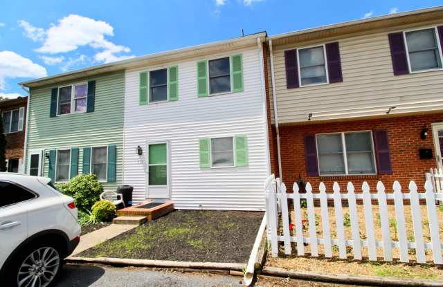 Photo of Townhome with new carpet for rent in the middle of Harrisonburg - easy commute to anywhere you need to be!