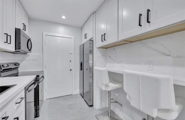 Photo of 2271 NE 68th St