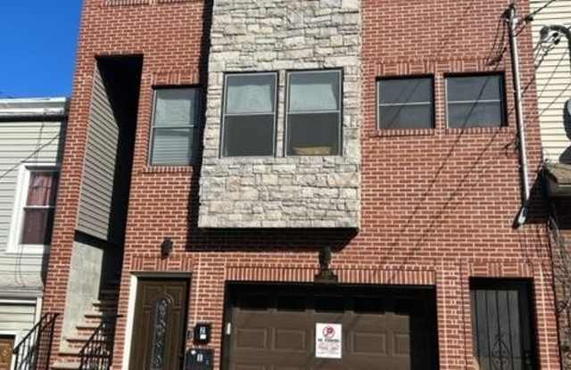 132 HOPKINS AVE