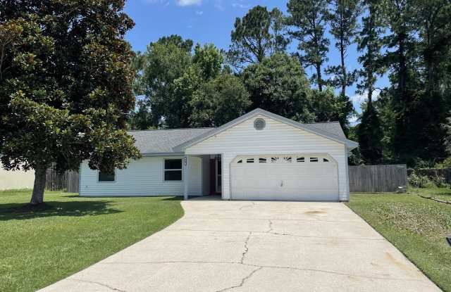 140 Greenacre Circle N