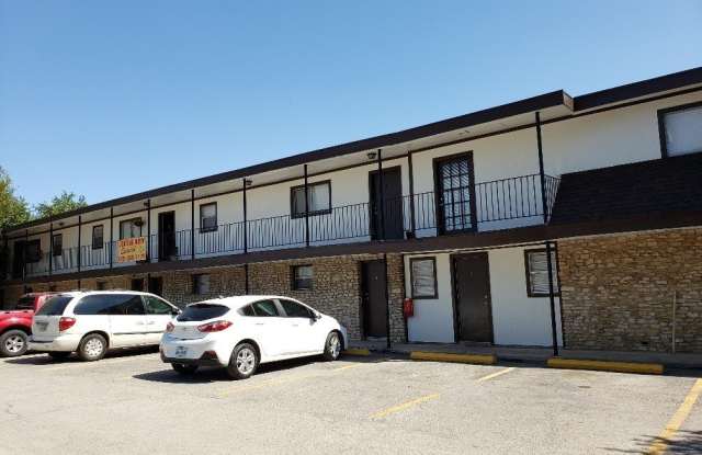 1706 N Interstate 35