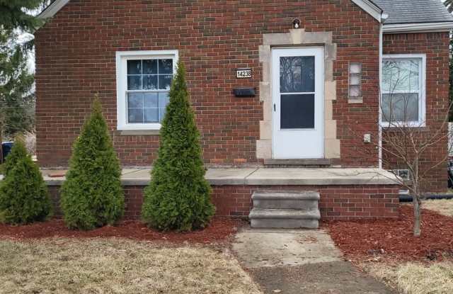 Photo of Beautiful 3 Bedroom bungalow in very desirable location in Redford/ Livonia borders