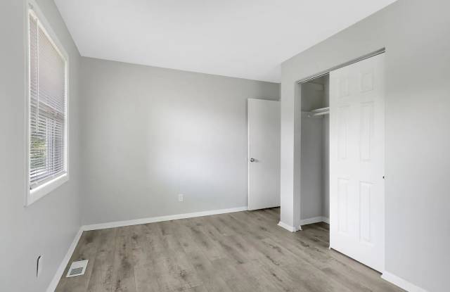 2201 Country Squire Dr