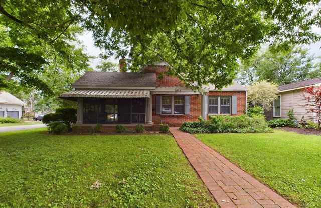 1016 Locust Avenue SE