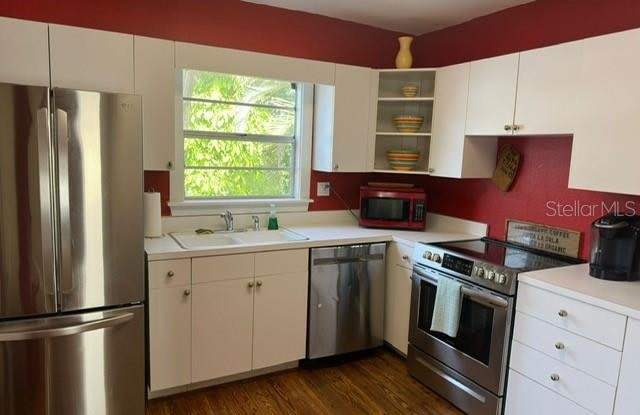 1207 E JEFFERSON STREET