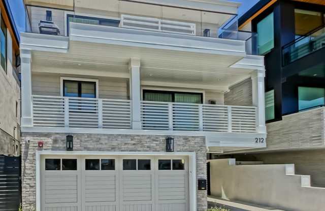 **FULLY FURNISHED** BRAND NEW CONSTRUCTION, MODERN SAND SECTION HOME W/ AMAZING OCEAN VIEWS, 2 LARGE DECKS & 2-CAR GARAGE + CARPORT JUST 100 YARDS TO BEACH!