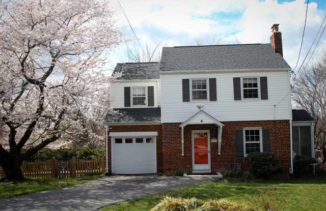 Charming 3BR Colonial with Fully Fenced Yard, Available Now