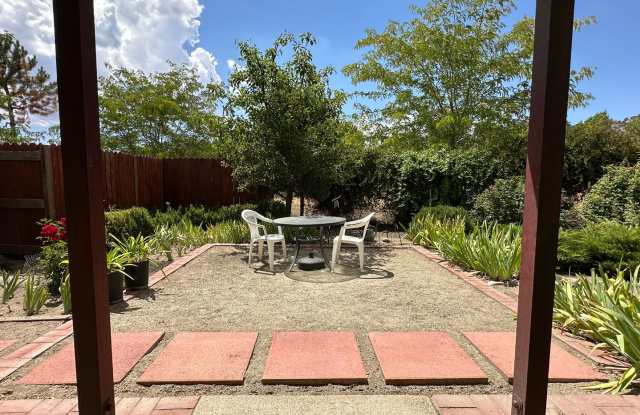 Photo of Furnished Studio READY NOW! electricity included!