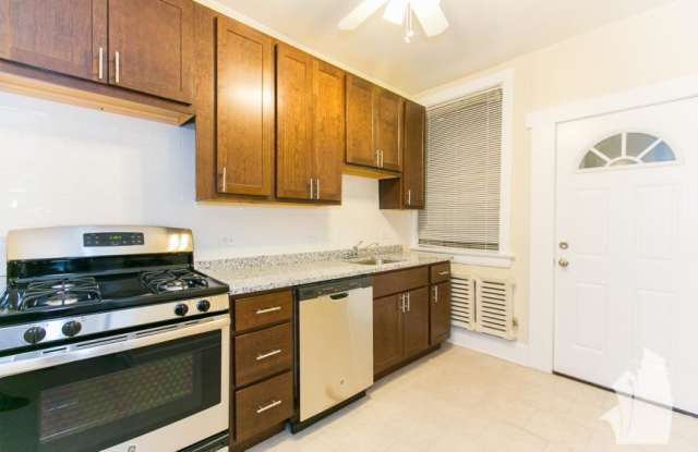 1609 W Berteau Ave