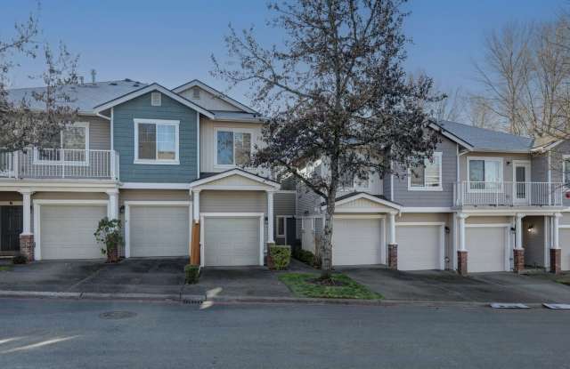 Beautiful 3bd, 2.5ba Townhome available in Gated Community!