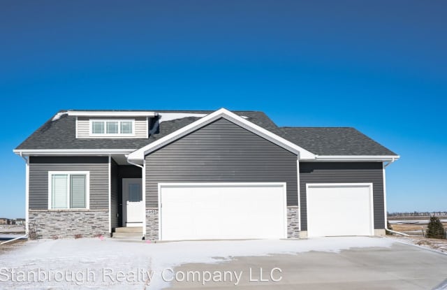 695 SE Tallgrass Ln - 695 Southeast Tallgrass Lane, Waukee, IA 50263