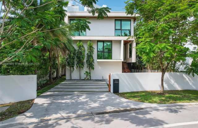 288 Palm Ave