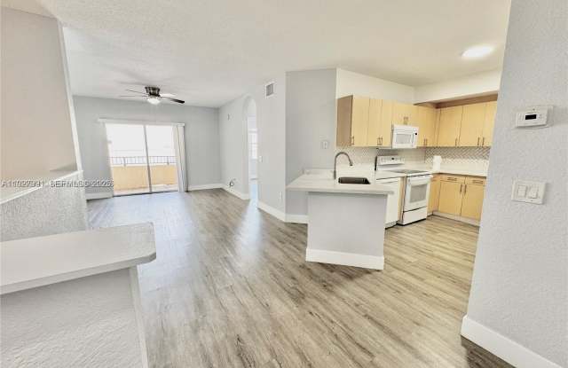 Photo of 704 Belmont Ln