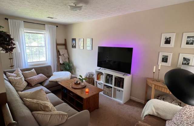 2 Bedroom/ 1 Bathroom Available This Fall!