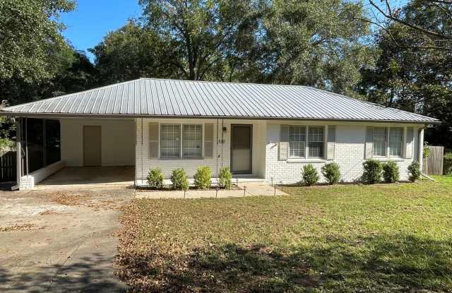 **PRELEASING**130 Derby Street | 3 BED 1.5 BATH CLOSE TO CAMPUS