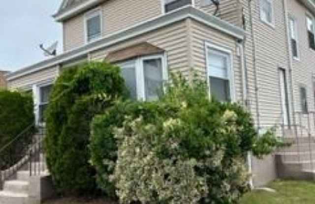 370 Main St