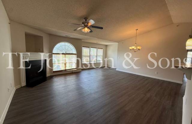 Lovely 2 Bedroom Condo Off Hwy 150