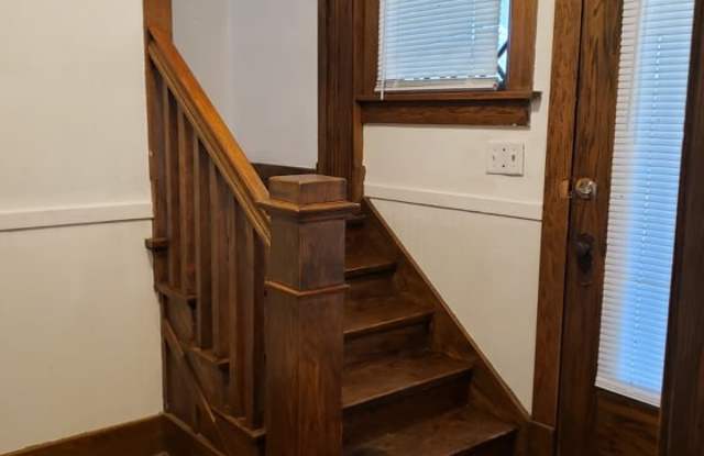 Photo of 108 East Grimes Street