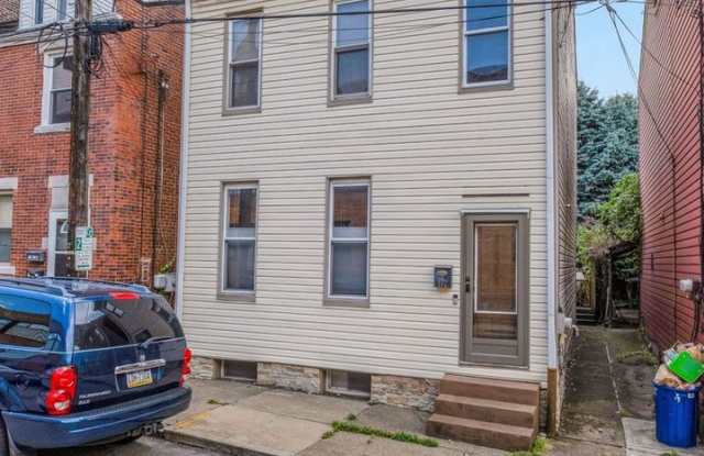 Charming 3BR House in Pittsburgh